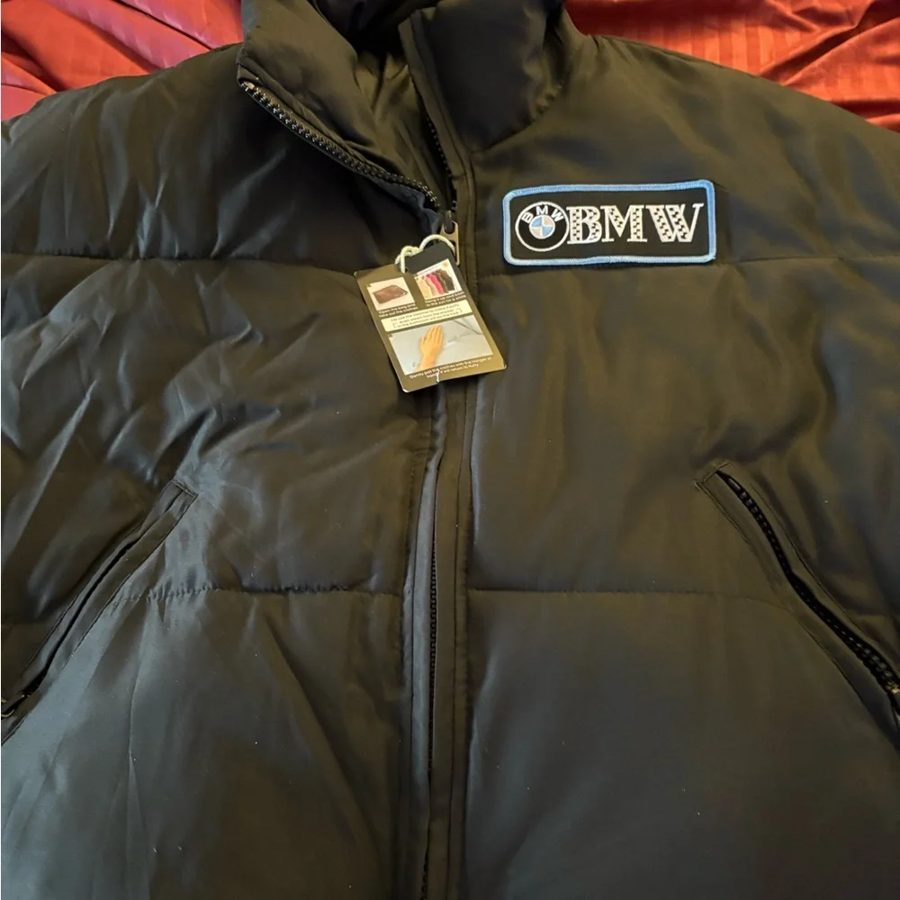 BMW Classic Black Puffer Jacket
Black Oversized
Soft Warm - Picture 10 of 10